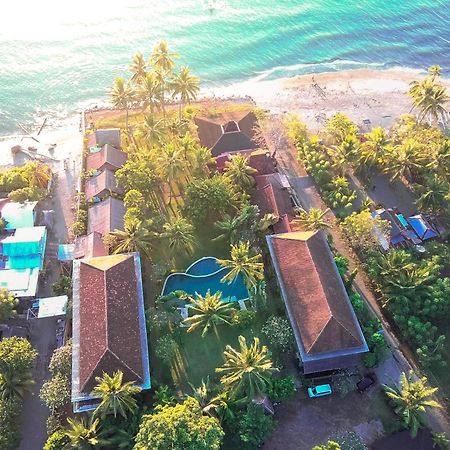 Mina Tanjung Hotel Exteriör bild