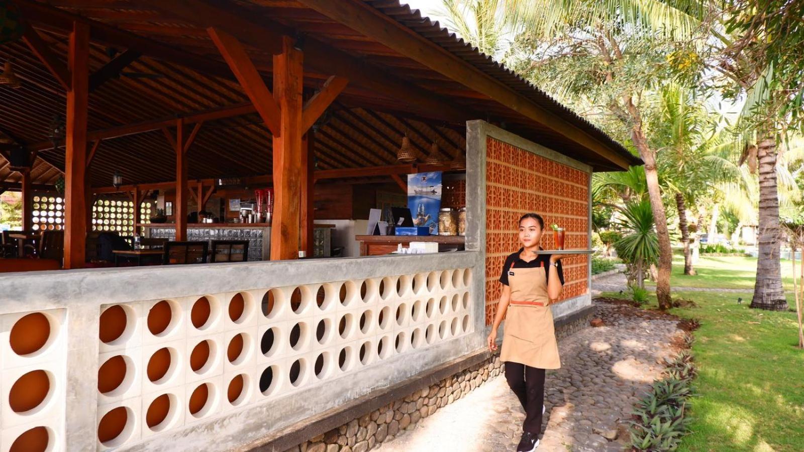 Mina Tanjung Hotel Exteriör bild
